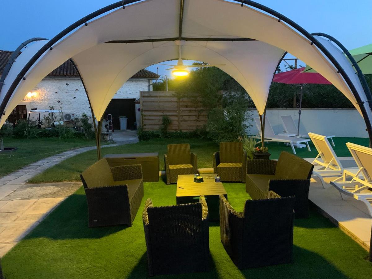 Le Jardin Des Hirondelles Bed & Breakfast Blanzaguet-Saint-Cybard Luaran gambar