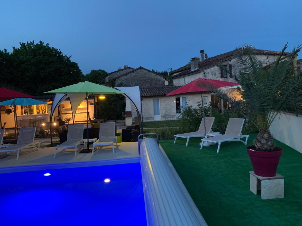 Le Jardin Des Hirondelles Bed & Breakfast Blanzaguet-Saint-Cybard Luaran gambar