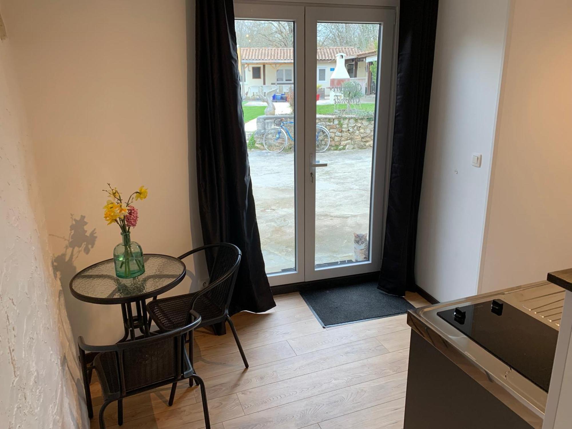 Le Jardin Des Hirondelles Bed & Breakfast Blanzaguet-Saint-Cybard Luaran gambar